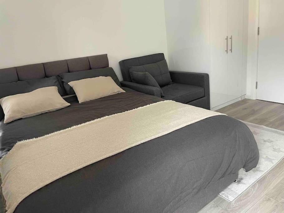 Studio Flat Private Shower Wc And Kitchenette Londra Esterno foto